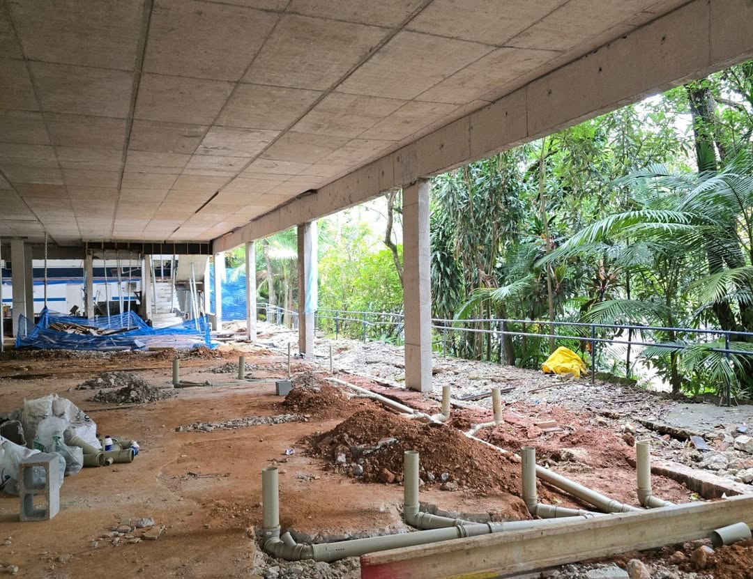 Obra com infraestrutura hidráulica e elétrica subterrânea